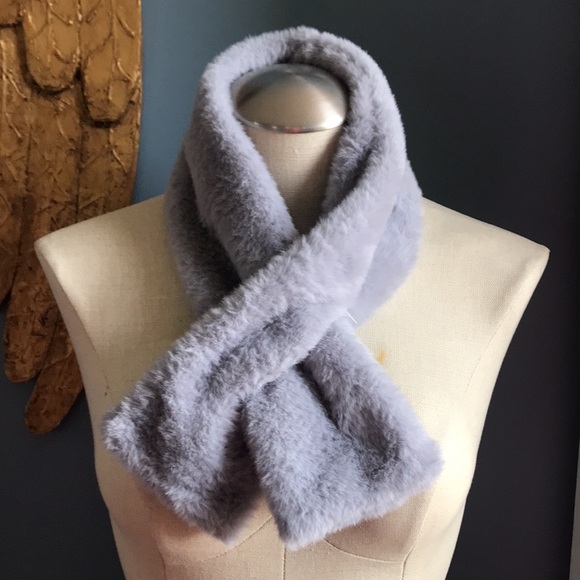 NWT Gray faux fur elegant winter scarf monochromatic quiet luxury old money OS - Picture 5 of 9